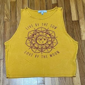 🛍️ 2/$5 —- Gaze woman crop top. Mustard color. Size Large. Sleeveless.